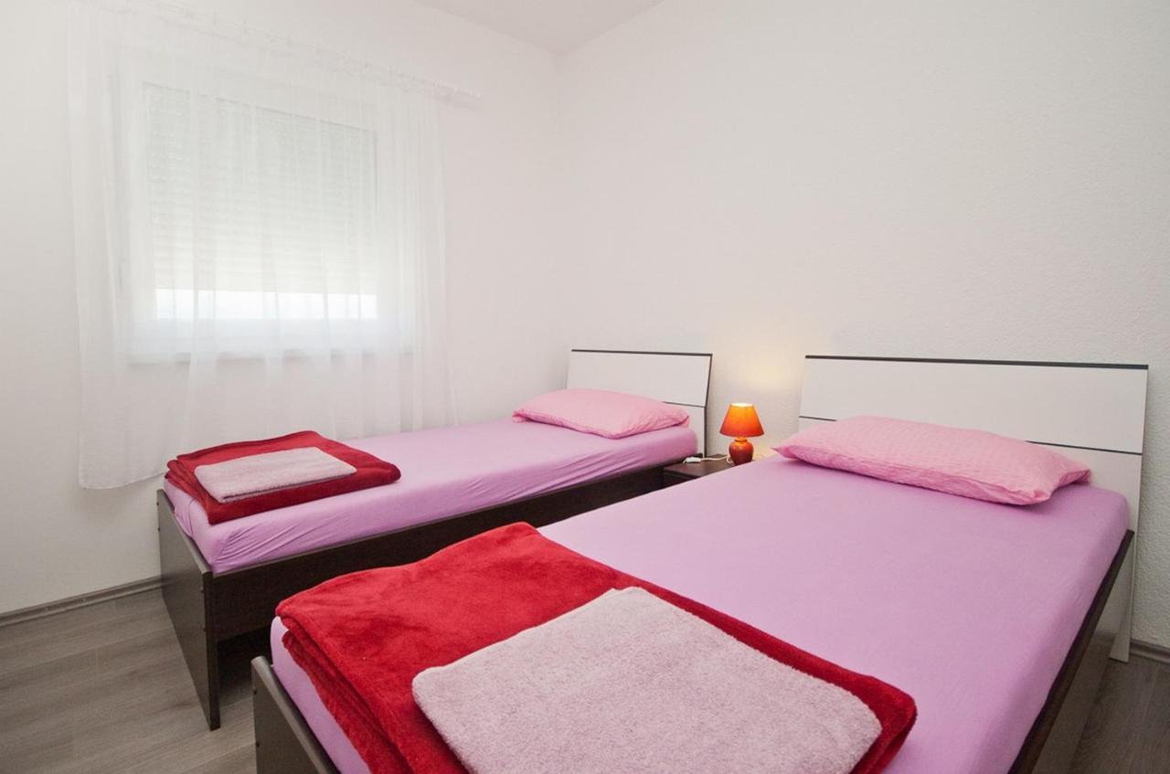 Beach Apartment Baska Esterno foto